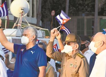Raúl Castro reaparece en mitin pro-revolucionario