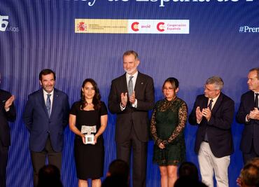 Entregan a EL UNIVERSAL premio Rey de España por trabajo “Depredadores en las aulas”