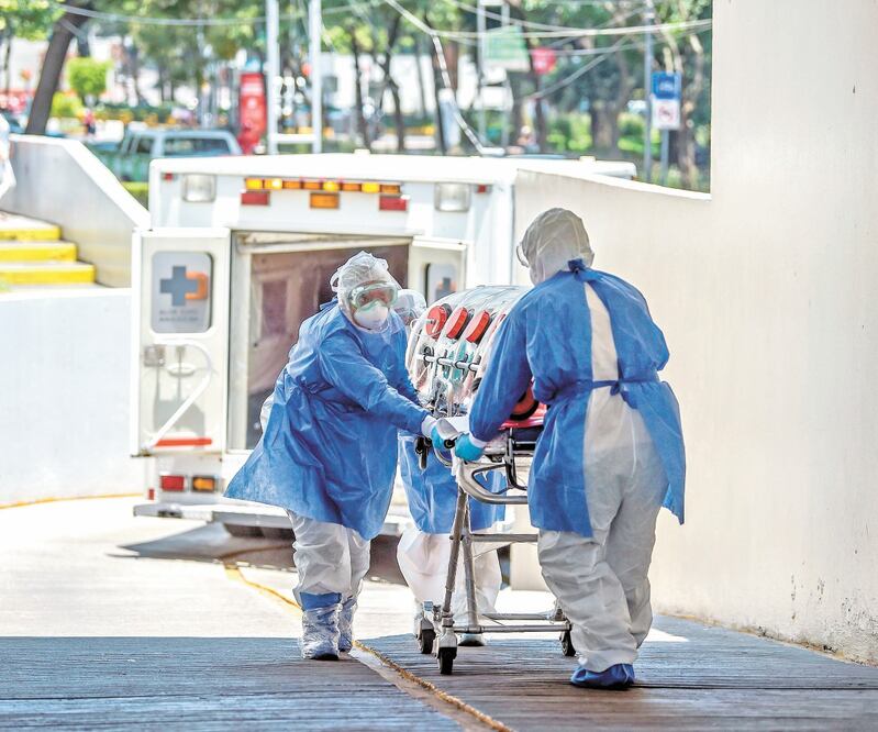 El tratamiento de coronavirus cuesta en promedio 445 mil 313 pesos, informó la AMIS. Foto: ARCHIVO EL UNIVERSAL