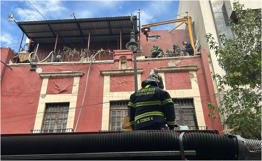 Incendio en Plaza de la Tecnología en la CDMX. Foto: EL UNIVERSAL