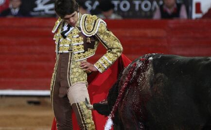 Triunfa Castella con dos orejas en el 70 aniversario de La México