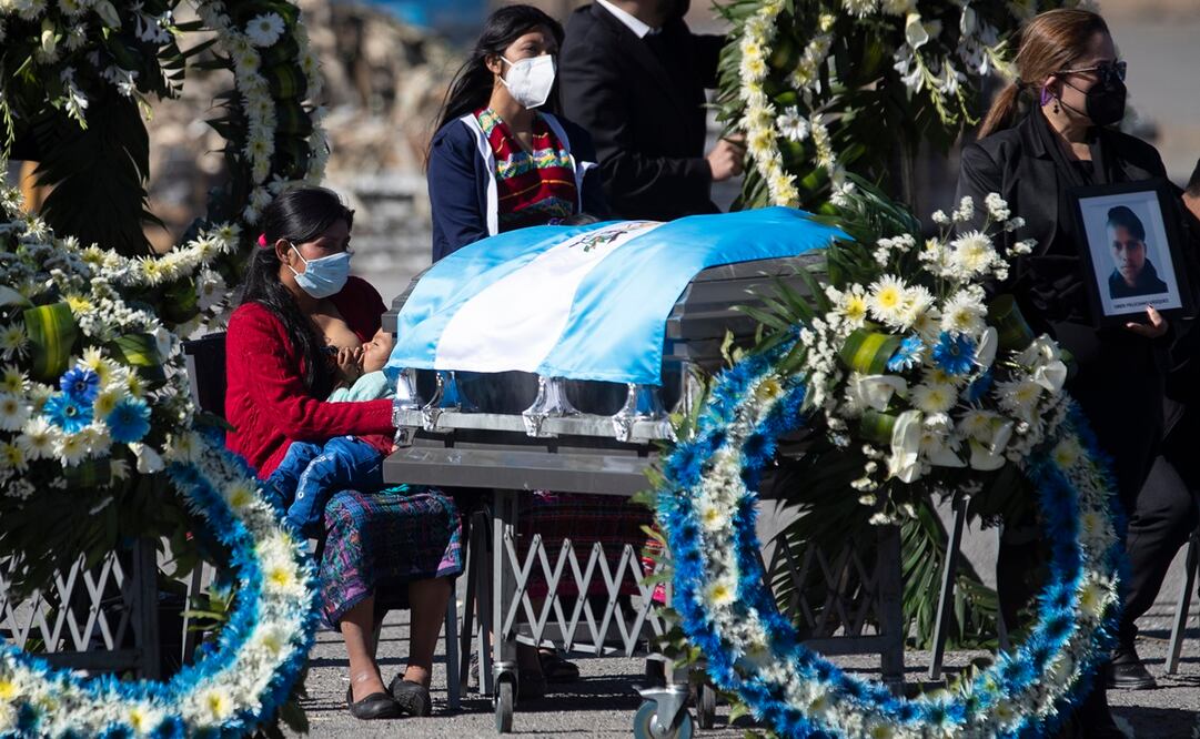 Para honrar a las víctimas, el gobierno de Guatemala decretó tres días de luto. Fotos: Moisés Castillo. AP