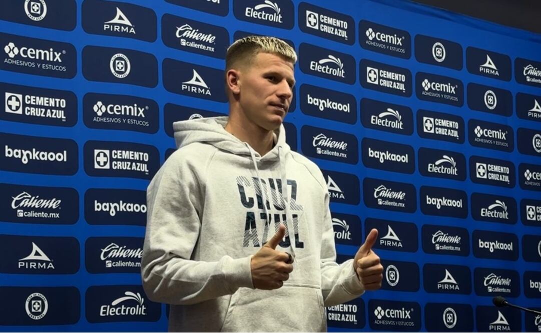 Mateusz Bogusz en conferencia de prensa con Cruz Azul - Foto: Edgar Enríquez/EL UNIVERSAL
