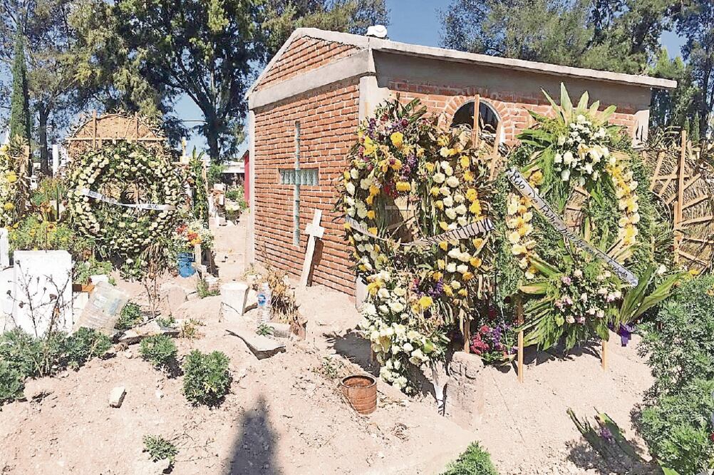 Aspecto del cementerio de Tlahuelilpan, comunidad que es tan pequeña que todos han sufrido la pérdida de familiares y amigos a causa de la explosión del ducto de Pemex, ocurrida el 18 de enero pasado (AURORA VILLASEÑOR)