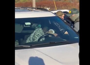 Agentes federales de migración en EU se llevan a bebé tras detener a su padre