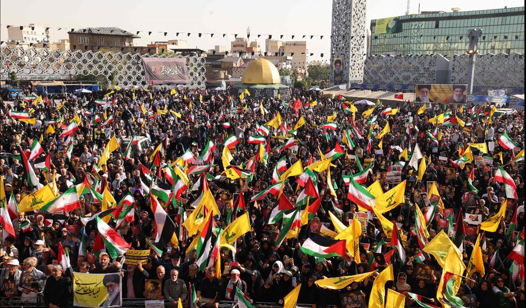 Con gritos de “muerte a Israel” y “muerte a Estados Unidos”, los manifestantes se concentraron en la plaza Imán Husein de Teherán. Foto: AFP