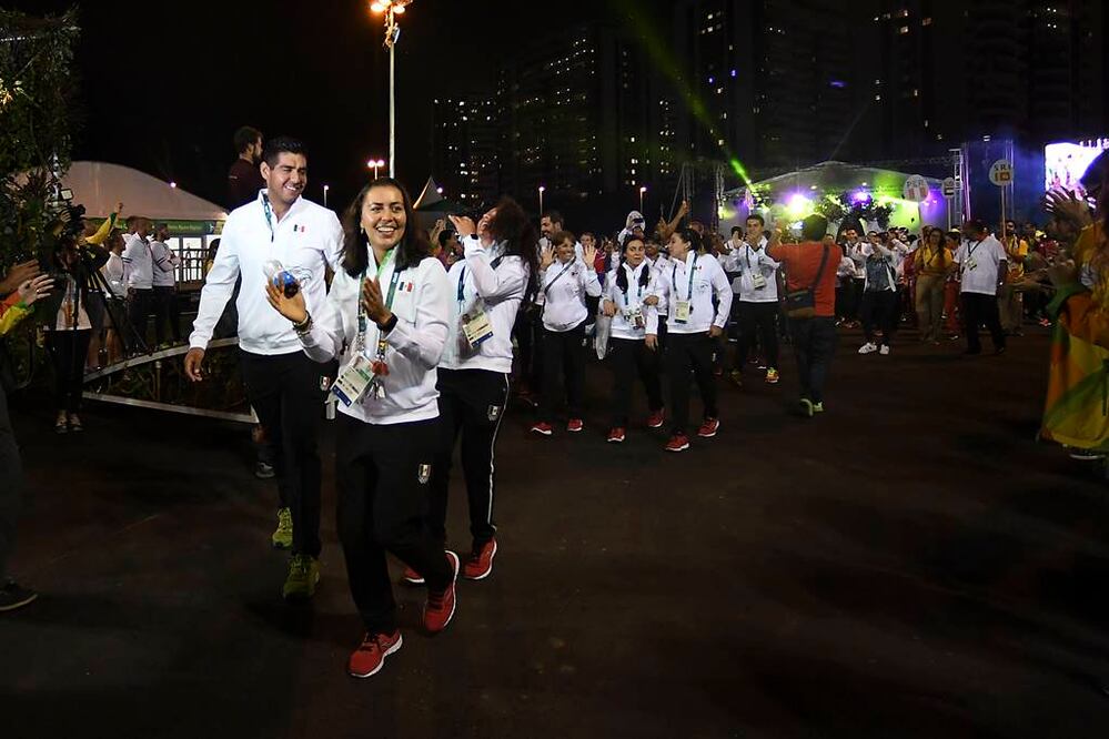 Pocas veces se puede ver a la arquera mexicana Aída Román disfrutar tanto, sonreír sin pausa y hasta bailar samba. Foto Imago 7