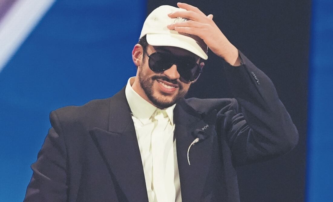 Lupita Infante conquistó de traje rojo con escote y sombrero. FOTOS: AP Y AFP