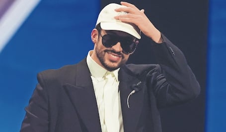 Bad Bunny se “roba” la foto en los Latin Grammy 2025