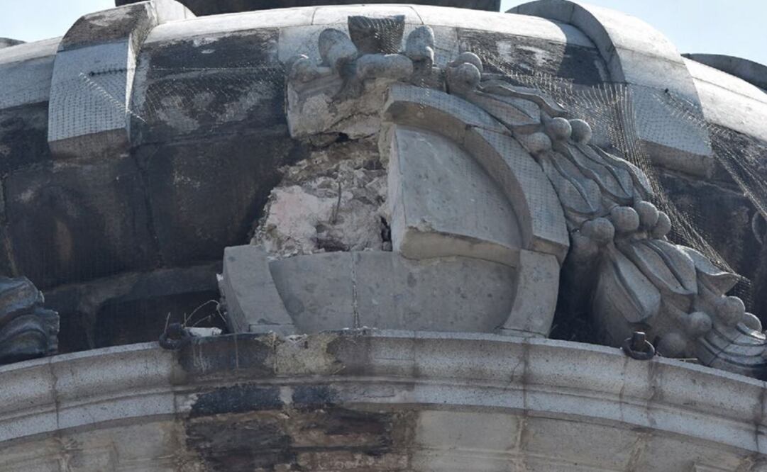 Ayer por la tarde cayó un rayo en la Torre Oriente de la Catedral Metropolitana. Foto: Secretaría de Cultura