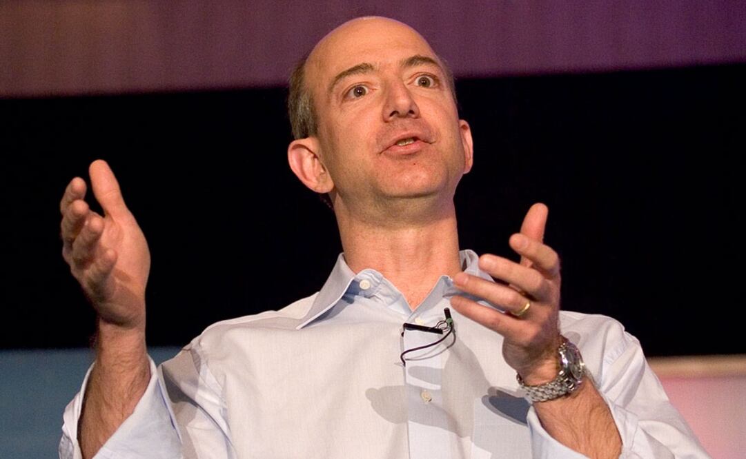 Bezos dejará de ser CEO de Amazon en 2021. 