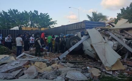 Tráiler vuelca en autopista Xalapa-Veracruz