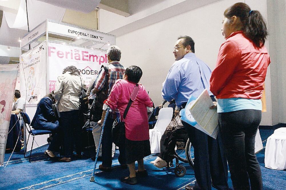 Las personas que no tienen alguno de sus sentidos al 100% desarrollan más los otros, por ejemplo, un ciego puede ser buen telefonista o un sordo realizar la captura de datos, dijo el consultor (ARCHIVO EL UNIVERSAL)