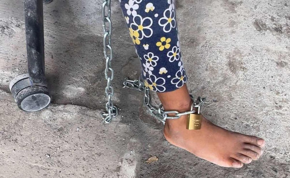 Guardia Estatal rescata a dos niñas encadenadas en Reynosa, Tamaulipas; DIF brinda atención y resguardo.
Foto: Especial.