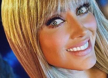 Al estilo barbiecore, Anahí recrea un emblemático look de RBD y se lleva todas las miradas