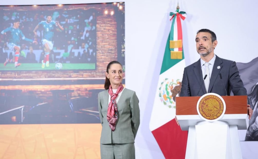 Daniel Cocenzo, líder de Grupo Modelo durante la conferencia de prensa de la presidenta Claudia Sheinbaum Paro (10/04/2026). Foto: Luis Camacho / EL UNIVERSAL