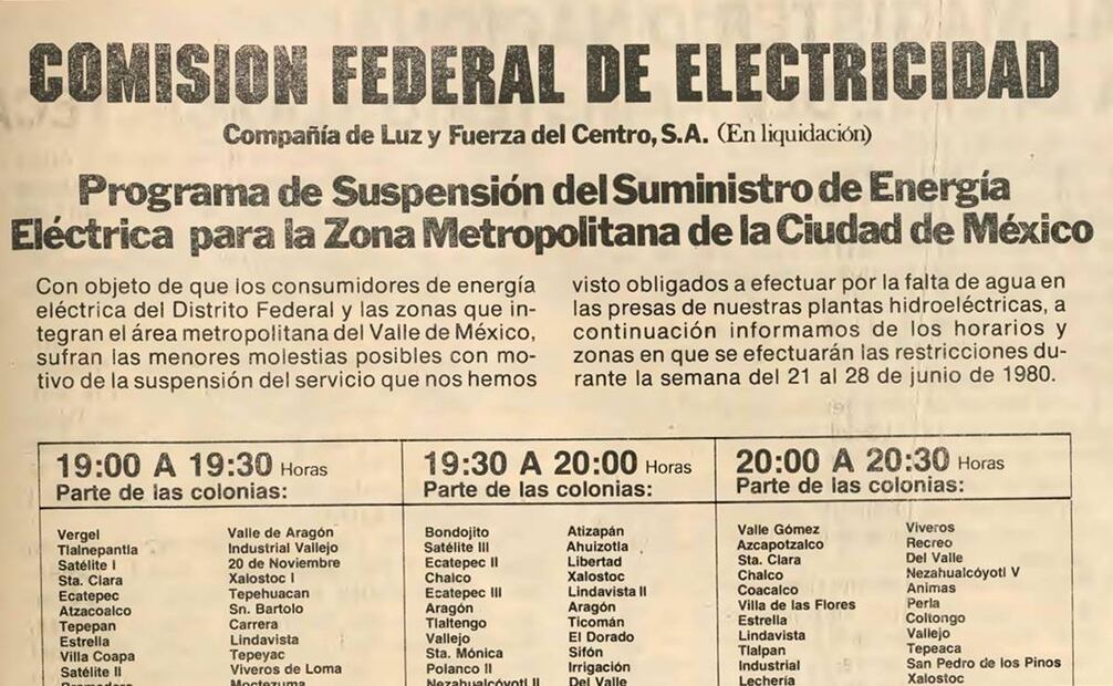 En los años ochenta, los cortes de energía eléctrica programados por la Comisión Federal de Electricidad ya abarcaban una plana entera de este diario. Los cortes iban de 19 a 22 horas y mencionaban 300 colonias, aunque algunas se repetían. Hemeroteca EL UNIVERSAL.