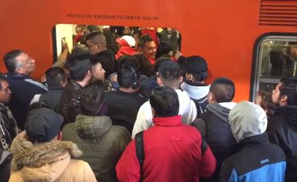 Hacen hasta cuatro filas por rezagos en la Línea 2 del Metro