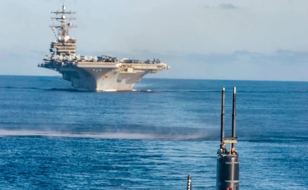 El portaaviones Ronald Reagan y el submarino de propulsión nuclear Annapolis participan en un ejercicio militar conjunto antisubmarinos entre Surcorea, EU y Japón. Foto: AP