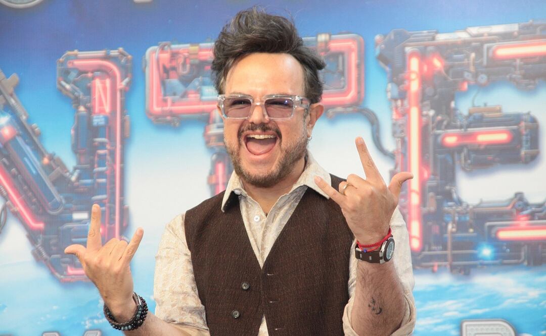 Aleks Syntek celebró 35 años de carrera musical con un concierto en el Auditorio Nacional, donde repaso sus mayores éxitos y mostró su evolución artística. 
Foto: Clasos/foto/Alfonso Manzano/