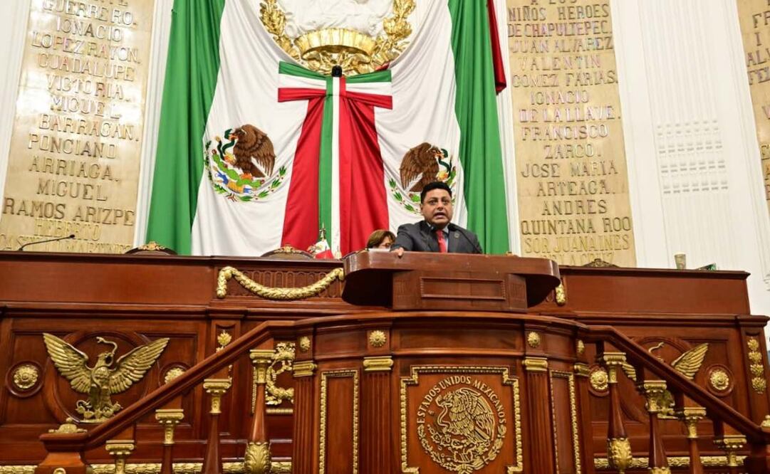 Congreso CDMX pide detener instalación de publicidad ilegal (22/05/2025). Foto: Especial