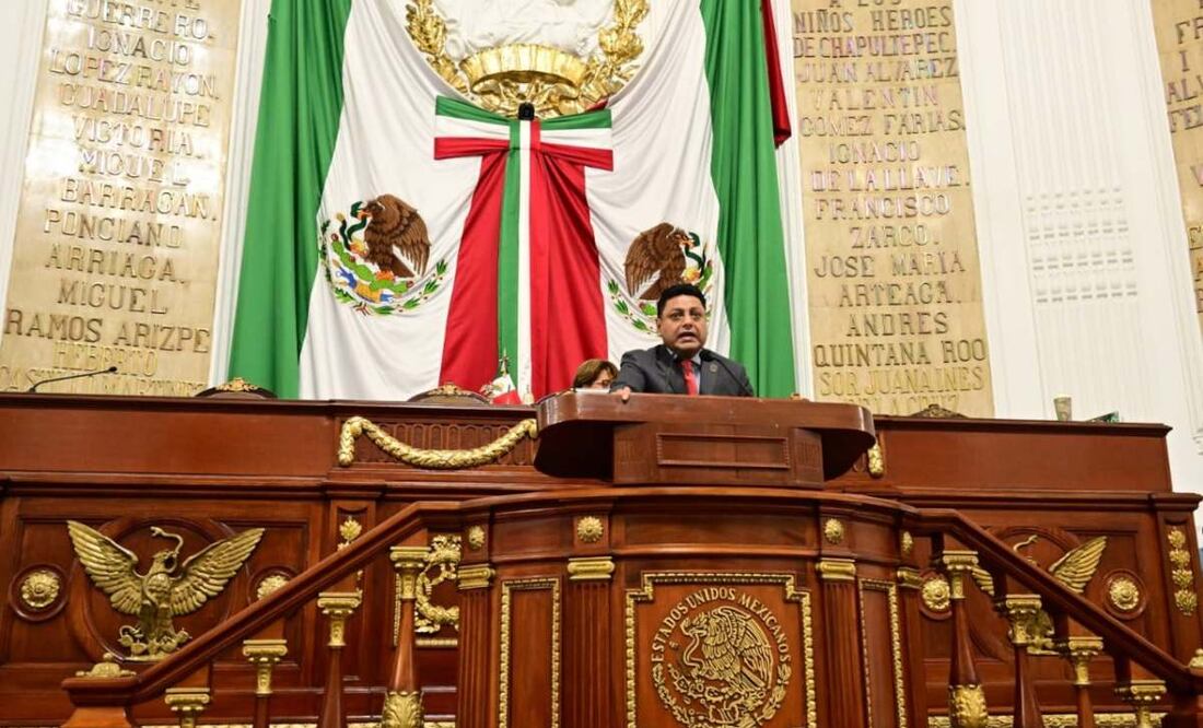 Congreso CDMX pide detener instalación de publicidad ilegal (22/05/2025). Foto: Especial