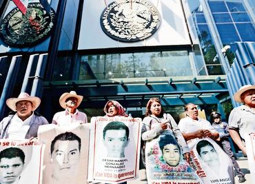 Comisión incorpora a los 43 en Registro Nacional de Víctimas