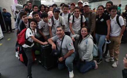 Tras un vuelo de 6 horas, niños futbolistas varados en Perú llegan a México
