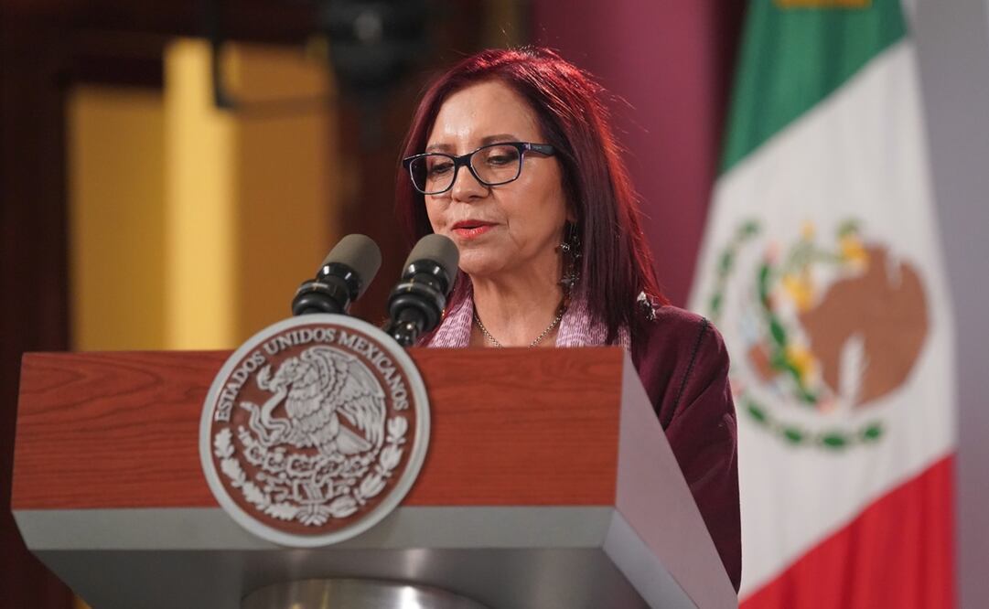 Ante el presidente López Obrador, Leticia Ramírez Amaya recordó que es orgullosamente “maestra normalista”. Foto: Presidencia