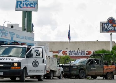Camioneta clonada de Sedena aparece junto a cadáveres en Culiacán