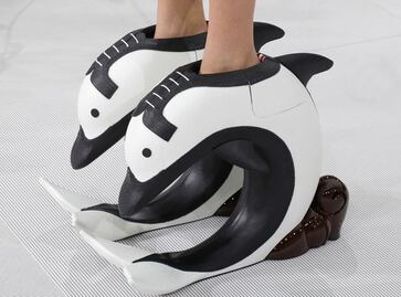 Este es el calzado con forma de delfín que se ha viralizado en redes sociales