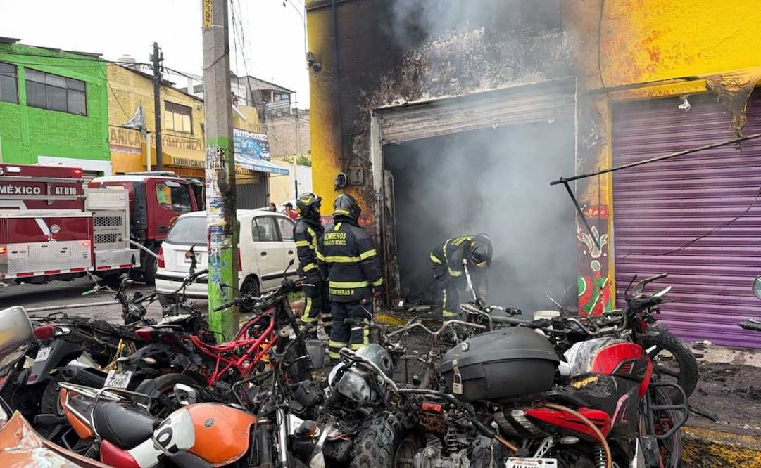 Bomberos controlan incendio en taller de motos en Iztapalapa; fuego daña 15 motocicletas.
(31-08-26) Foto: Especial.