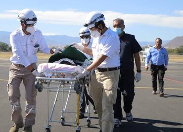 Ambulancia aérea traslada a 2 niñas tras incendio en Oaxaca; indagan tentativa de feminicidio