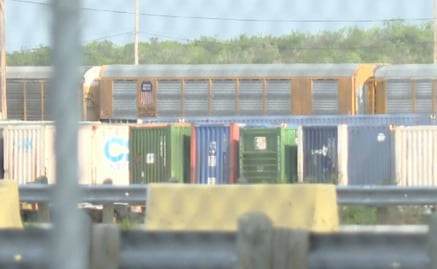 Identifican a tres mexicanos entre migrantes hallados muertos en tren de Texas; SRE brinda asistencia consular a familias