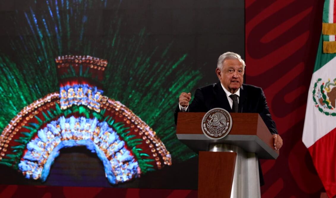 "No hay que cerrar el expediente, hay que seguir insistiendo en que nos devuelvan el Penacho", dijo López Obrador. Foto: Carlos Mejía / EL UNIVERSAL