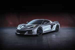 Chevrolet Corvette 2026 llega con versión híbrida de 1250 hp