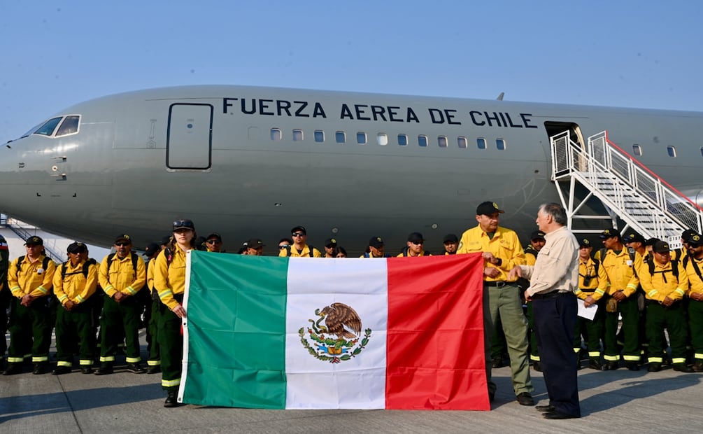 145 brigadistas mexicanos y más de 360 kilos de carga llegaron a Chile para ayudar en el combate de incendios forestales. Foto: X / Vía @Minrel_Chile