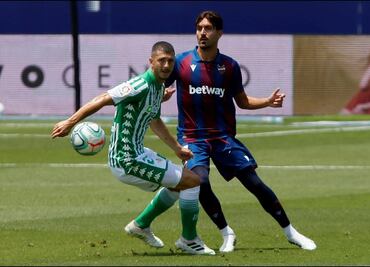 Guido Rodríguez divide a la afición del Betis entre insultos y elogios