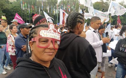 Acude medio centenar de migrantes haitianos y venezolanos a cierre de campaña de Monreal en Tlatelolco