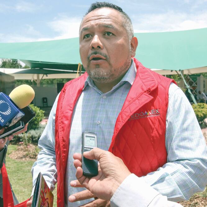 Medidas ante el corte. Alfredo Pérez Guzmán, titular de la CAEM, informó que se abastecerá agua en 731 colonias afectadas por el corte. JORGE ALVARADO. EL UNIVERSAL