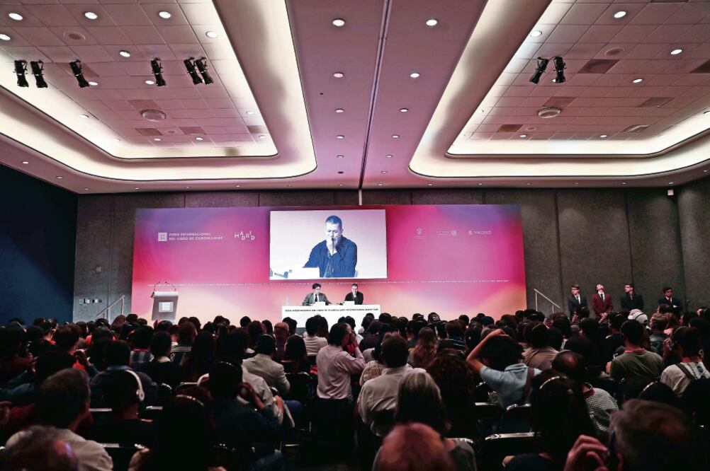 En el encuentro “Mil jóvenes con”, Emmanuel Carrère dio consejos a quienes deseen escribir literatura. (ALEJANDRA LEYVA. EL UNIVERSAL)