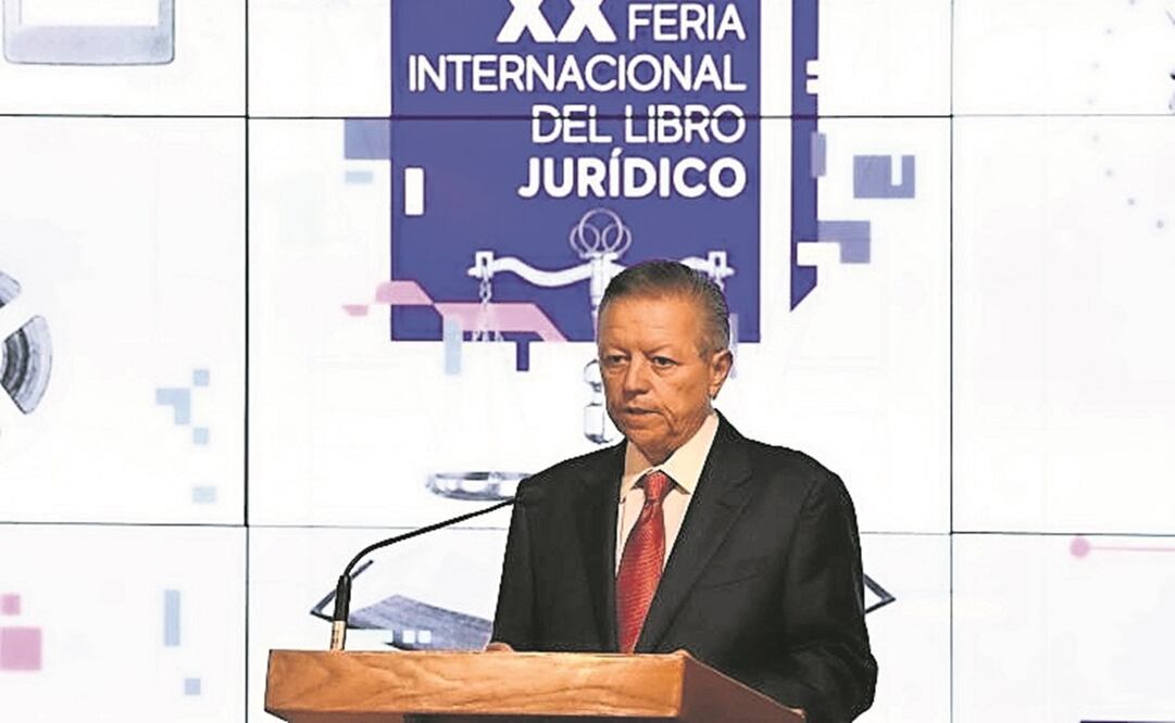 En la feria del libro jurídico, Arturo Zaldívar lamentó el dolor que viven los familiares de desaparecidos. Foto: ESPECIAL