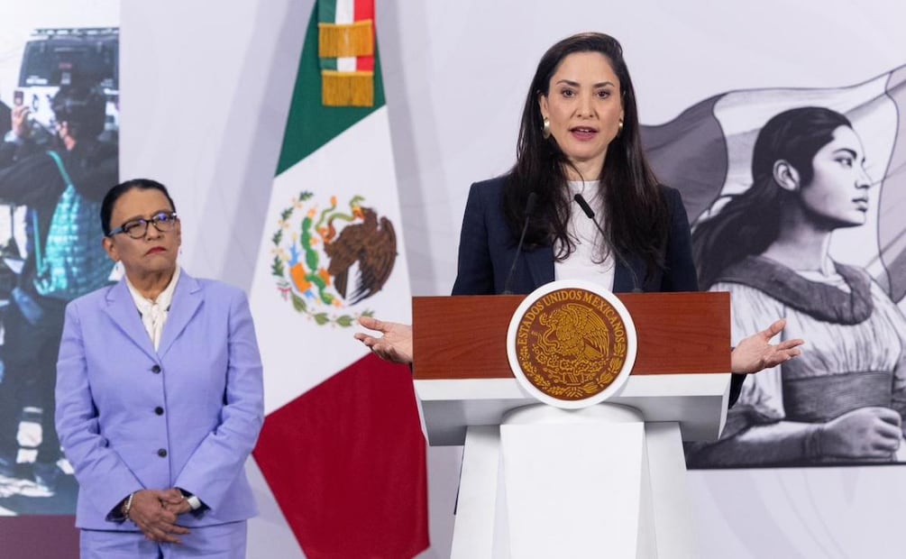 Secretaria de Cultura Claudia Curiel durante la conferencia de la presidenta Claudia Sheinbaum que encabeza este viernes la titular de la Segob Rosa Icela Rodríguez (17/04/2026). Foto: Hugo Salvador / EL UNIVERSAL