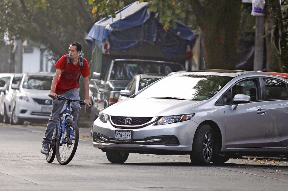 El gobierno capitalino decidió eliminar la ciclovía que existía en Coyoacán. Ahora, los ciclistas se arriesgan cada vez que salen a la calle (ARIEL OJEDA. EL UNIVERSAL)