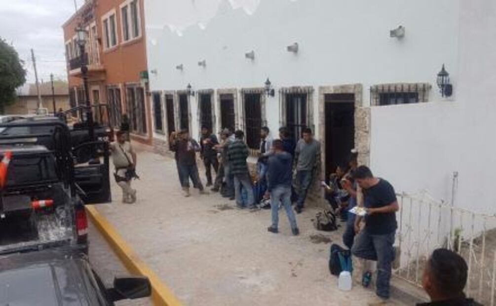 Fiscalía de Coahuila auxilia a 16 connacionales abandonados por ‘pollero’