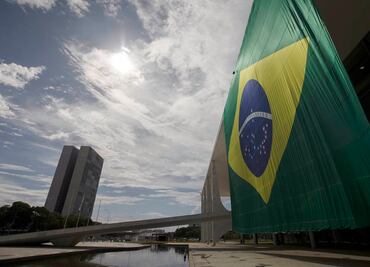 Brasil se disculpa con familias de víctimas de la dictadura militar que podrían estar en fosa común; fue descubierta en 1990