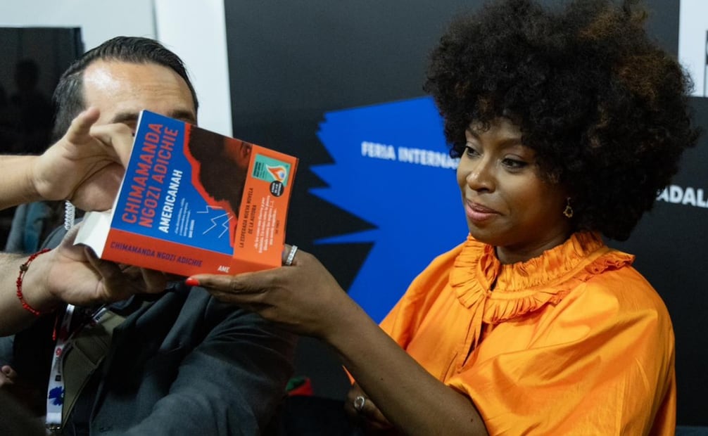 La escritora nigeriana Chimamanda Ngozi Adichie en la Feria Internacional del Libro (FIL) de Guadalajara 2025. Foto: Hugo Salvador/ El Universal.