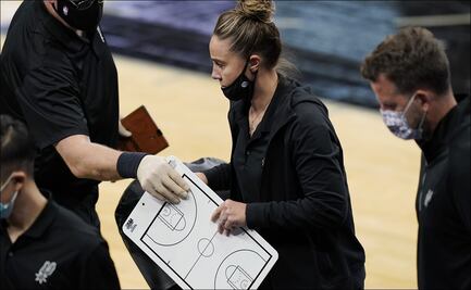 Becky Hammon se convierte en la primera mujer coach en la NBA