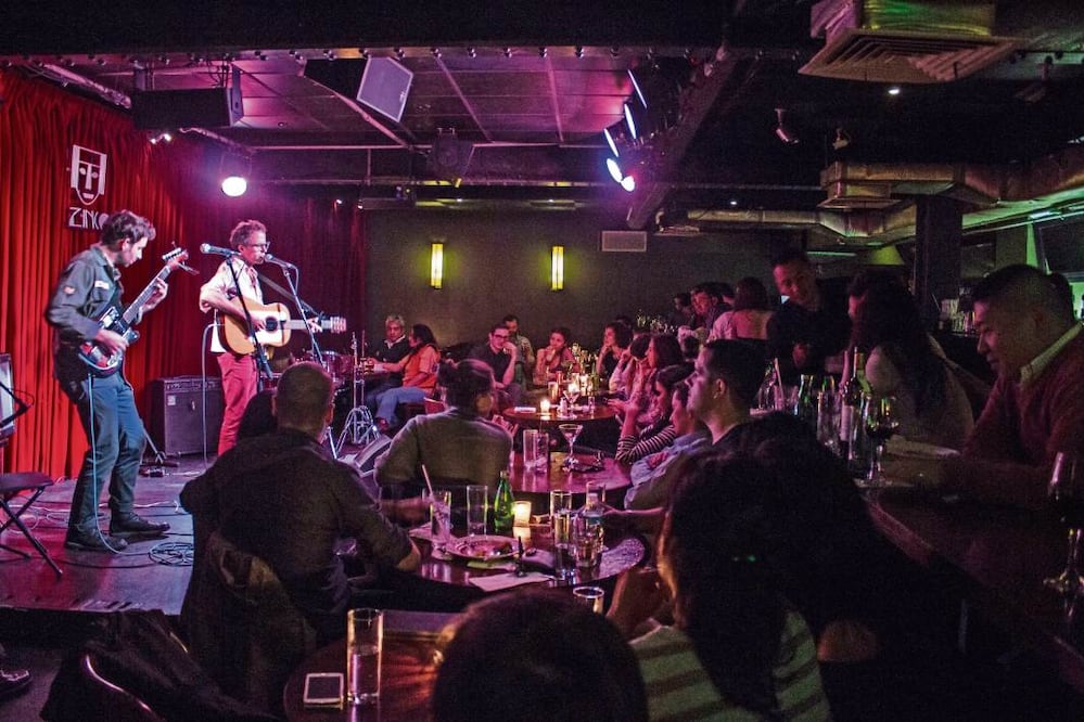 Zinco Jazz Club, club de jazz subterráneo del Centro Histórico de la Ciudad de México, fundado en 2004 por el artista Ernesto Zeivy y la cantante Magos Herrera en las antiguas bóvedas de un edificio bancario de los años treinta. Crédito: Archivo de El Universal