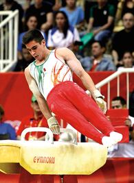 Corral se cuelga bronce